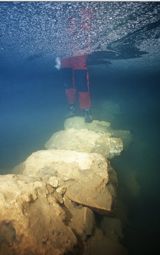 Вчені знайшли 5000-річний підводний міст, який може переписати всю історію людства